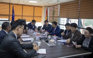Багш, ажилтны ажиллах орчны стандартыг баталж, хэрэгжүүлнэ