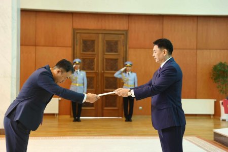 Австралийн Холбооны Улсын Элчин сайд Итгэмжлэх жуух бичгээ өргөн барив