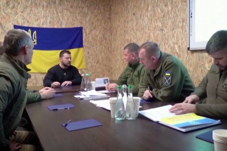 Өнгөрсөн Пүрэв гарагт Украины ерөнхийлөгч В.Зеленський армийнхаа ерөнхий командлагч Валерий Залужныйг албан ёсоор үүргээс нь чөлөөлж, дахин томилгоо хийсэн байна