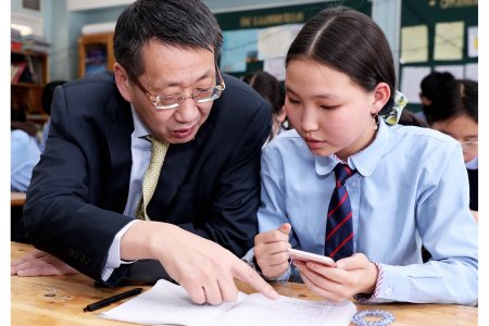 СУРАГЧИД ХЭДДҮГЭЭР АНГИ БАЙХААС ҮЛ ХАМААРАН ХОЦРОГДСОН ЦЭГЭЭСЭЭ ЭХЛЭН МАТЕМАТИКИЙН ХИЧЭЭЛИЙГ СУДАЛЖ БАЙНА