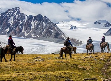 Horse trekking in the Altai mountain range