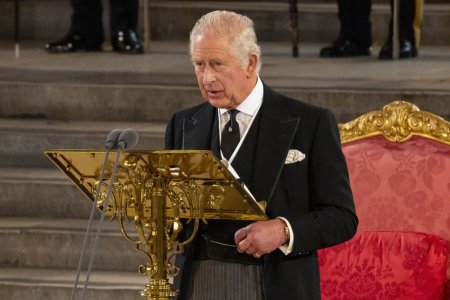 Их британийн хаан III Чарльз анх удаа парламентад мэдэгдэл хийжээ