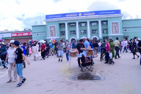 Үндэсний их баяр наадмын тасалбар суудлын байршлаас хамаарч 42.000-52.000 төгрөгөөр цахимаар худалдаалагдсан