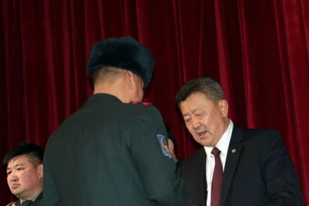 Дивизийн байрны 91 айлын орон сууц өмчлөх эрхийн гэрчилгээг гардууллаа