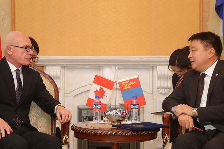 Хотын дарга С.Батболд Канад улсын Элчин сайд Дэвид Уиллиам Спрулыг хүлээн авч уулзлаа