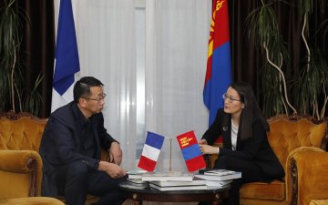 БОЛОВСРОЛ, ШИНЖЛЭХ УХААНЫ САЙД Л.ЭНХ-АМГАЛАН БҮГД НАЙРАМДАХ ФРАНЦ УЛСАД АЖИЛЛАЖ БАЙНА