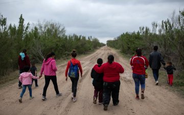 АНУ-ын хил давахыг оролдсон Мексик иргэдийн тоо эрс нэмэгджээ