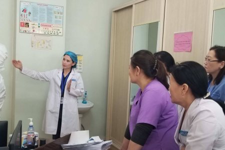 ЭХ, ХҮҮХДИЙН ЭРҮҮЛ МЭНДИЙН ҮНДЭСНИЙ ТӨВ “ӨНДӨРЖҮҮЛСЭН БЭЛЭН БАЙДЛЫН ЗЭРЭГТ АЖИЛЛАХ НЬ” АЖЛЫН БАЙРНЫ СУРГАЛТЫГ ЗОХИОН БАЙГУУЛЖ БАЙНА