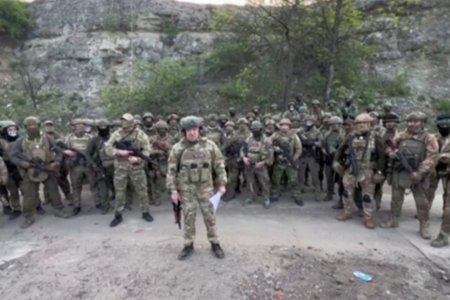 Украины арми болон хөлсний гэрээт цэргийн Вагнер группийн тэргүүн Евгений Пригожиний мэдээлснээр Оросын армийн цэргүүд дайны халуун цэг Бахмут хотоос ухарч байна