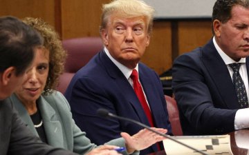 АНУ-ын Ерөнхийлөгч асан Доналд Трамп зохиолч эмэгтэйн биед бэлгийн сэдлээр халдсан гэж шүүхээс дүгнэжээ