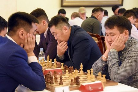 Сонирхогчдын улсын аварга шалгаруулах тэмцээнд тэргүүлсэн шатарчдад дэд мастер цол олголоо