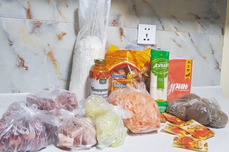 Мандах Их Сургуулийн захиргаанаас оюутны байранд амьдарч буй оюутнууддаа хоол хүнсний дэмжлэг үзүүллээ