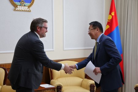 БОЛОВСРОЛЫН САЙД Л.ЭНХ-АМГАЛАН АЗИЙН САНГИЙН ДЭД ЕРӨНХИЙЛӨГЧ МАРК КЭЙНИГТЭЙ УУЛЗАЖ, ХАМТЫН АЖИЛЛАГААГАА ҮРГЭЛЖЛҮҮЛЭХЭЭР САНАЛ СОЛИЛЦЛОО