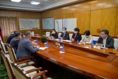 Байгалийн хийн хоолой барих төслийн талаар санал солилцов