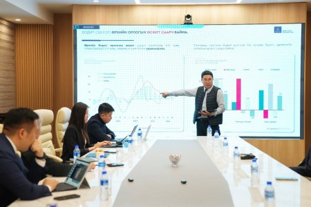 Макро эдийн засгийн өнөөгийн байдал, гүйцэтгэлийн талаар санал солилцов