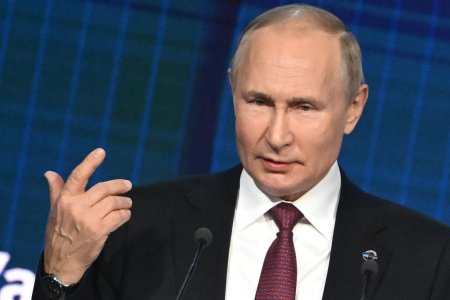 ОХУ-ын Ерөнхийлөгч В.Путин Сталинградын тулаанд ялалт байгуулсны 80 жилийн ойн баярт оролцжээ