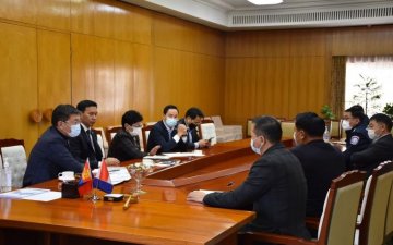 Манай улс анх удаа бүх нийтийн бэлэн байдлын зэрэгт шилжиж, иргэд тав хоногийн хугацаатай хатуу хөл хорионд орлоо