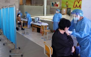 Багш, ажилтнуудын 52,2 хувь дархлаажуулалтад хамрагдаад байна