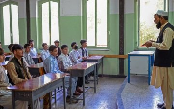 Афганистаны их сургуулиуд эрэгтэй хүүхдүүдэд үүд хаалгаа нээнэ