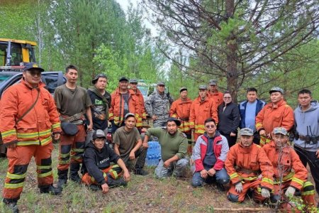 Түймрийн голомтод ажиллаж буй алба хаагчид болон иргэдэд эрүүл мэндийн тусламж, үйлчилгээг газар дээр нь хүргэж, үйлчилж байна.