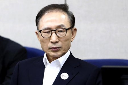Өмнөд Солонгосын удирдагч асан Ли Мён Бакын авлигын гэмт хэрэгт уучлал үзүүлжээ