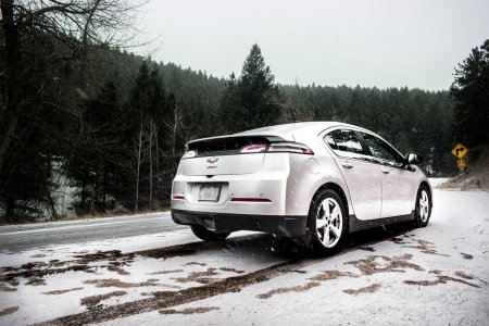 Энэ цаг үед автомашин худалдаж авах 5 давуу  тал!