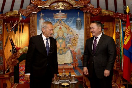 Бүгд Найрамдах Чех улсын Парламентын Сенатын танхимын Ерөнхийлөгч Ярослав Кубера Монгол Улсын Ерөнхийлөгч Х.Баттулгад бараалхлаа