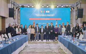 “МОНГОЛ УЛС, БҮГД НАЙРАМДАХ СОЛОНГОС УЛС ХООРОНДЫН ЭДИЙН ЗАСГИЙН ТҮНШЛЭЛИЙН ХЭЛЭЛЦЭЭР”-ИЙН ТАВ ДАХЬ ШАТНЫ ХЭЛЭЛЦЭЭГ ХИЙЛЭЭ