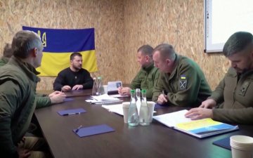 Өнгөрсөн Пүрэв гарагт Украины ерөнхийлөгч В.Зеленський армийнхаа ерөнхий командлагч Валерий Залужныйг албан ёсоор үүргээс нь чөлөөлж, дахин томилгоо хийсэн байна