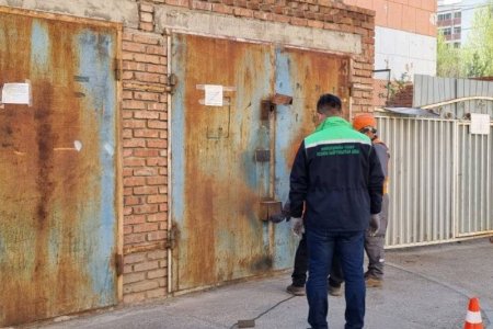 Нийтийн эзэмшлийн зам талбайд баригдсан тоосгон гражуудыг албадан буулгалаа