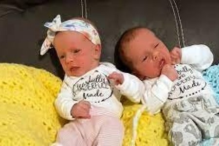 АНУ-д 30 жилийн өмнө хөлдөөсөн үр хөврөлөөс төрсөн ихрүүдийг олон нийтэд танилцуулжээ