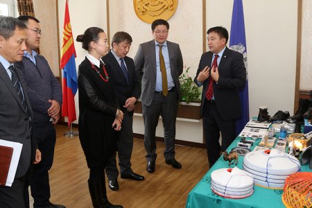 Хотын дарга старт апуудыг хүлээн авч уулзлаа