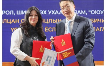 ӨМНӨГОВЬ АЙМАГ ДАХЬ ШУТИС-ИЙН ТЭЗҮ БОЛОВСРУУЛАХАД ОЮУТОЛГОЙ КОМПАНИ ДЭМЖЛЭГ ҮЗҮҮЛНЭ