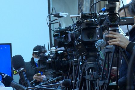 Мэргэжлийн сэтгүүл зүй нь хэн нэгнээс хараат бус байдлаар иргэдийн мэдэх эрхийг ханган ажиллах үүрэгтэй