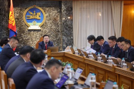 Импортыг орлох үйлдвэрлэл, уул уурхайн бус экспортыг нэмэгдүүлэхийг дэмжинэ