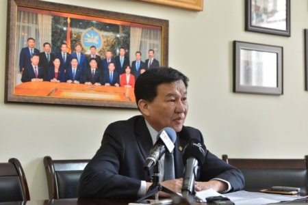 Ц.Даваасүрэн: “Оюутолгой” Монголын төрөөр тоглоом хийдгээ болих хэрэгтэй