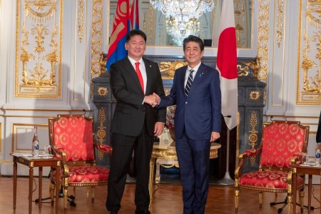 Монгол Улсын Ерөнхий сайд У. Хүрэлсүх Япон Улсын Ерөнхий сайд Абэ Шинзо-тай уулзлаа