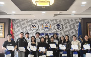 “ГАДААД ХЭЛНИЙ ТЭНХИМИЙН 7 ХОНОГ” ҮЙЛ АЖИЛЛАГААГ АНГЛИ, МОНГОЛ, СОЛОНГОС, ЯПОН ХЭЛНИЙ ХИЧЭЭЛИЙН ХҮРЭЭНД ЗОХИОН БАЙГУУЛЛАА.