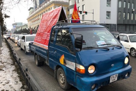 Автомашинтай жагсаал үргэлжилж байна