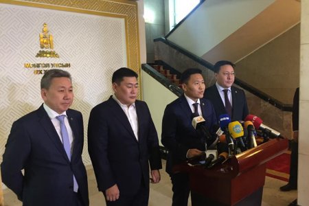 Л.Оюун-Эрдэнэ, Ж.Батзандан тэргүүтэй гишүүд УИХ-ын даргыг чөлөөлөх тогтоолын төслийг өргөн барилаа