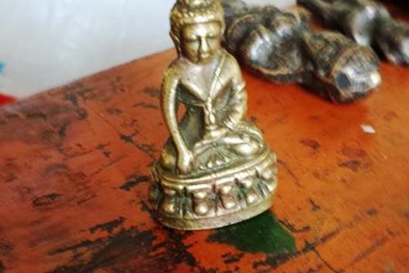 Бурхан, ембүү эртний цаасан болон гуулин зоос олсон Хятад иргэд хилээр гаргахыг завджээ