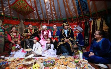 Наурызын баярыг Ойрхи Дорнод, Балканы хойг, Төв Ази, Кавказ нутгийн 300 орчим сая хүн тэмдэглэж байна