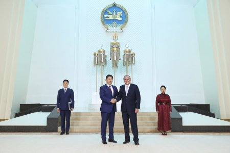 Элчин сайд нар Итгэмжлэх жуух бичгээ өргөн барив