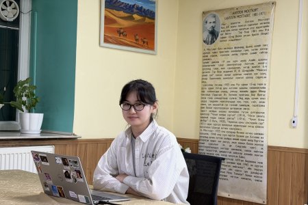 Оюутан судлаач Ч. Өнөрзаяагийн 