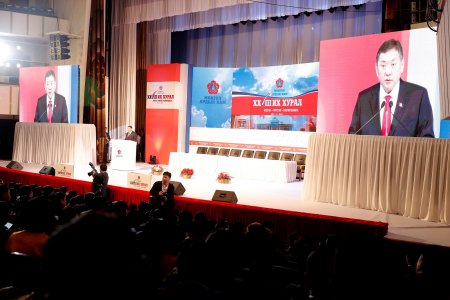 М.Энхболд: Их хурлын гишүүд нь цалингаа хандивлаж байсныг бодвол амьсгаа авахтайгаа боллоо