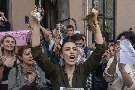 Иран улсад эсэргүүцлийн жагсаал илүү өргөн хүрээг хамарчээ