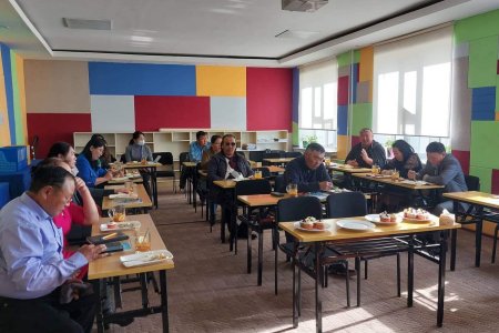 Ажил олгогч нартай 