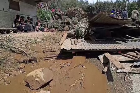 Даваа гарагт Папуа Шинэ Гвиней улсын гамшгийн үндэсний төвөөс мэдээлснээр Энга мужийн ойролцоо 2000 орчим оршин суугч хөрсний гулгалтад дарагдсан байна 