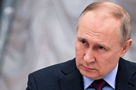 В.Путин Украины зэвсэгт хүчнийг бууж өгөх хүртэл Мариуполь хотыг бөмбөгдсөөр байна гэдгээ Францын ерөнхийлөгчид хэлжээ