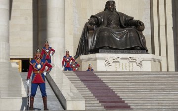 Бүх нийтийн амралтын өдөр шөнийн ээлжид ажилласан бол нэг өдрийн цалинг 1.2 дахин нэмэгдүүлж олгоно